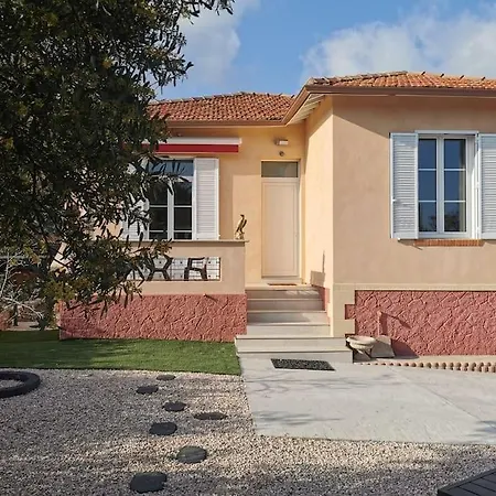 Vue Proche 10 Personnes * Saint-Raphaël