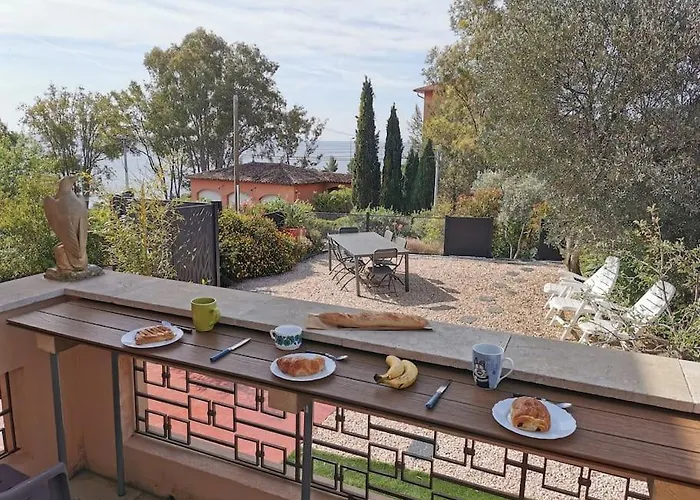 Vue Proche 10 Personnes * Saint-Raphael (Var)