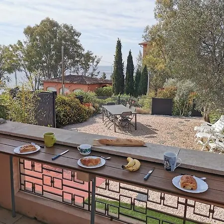 Vue Proche 10 Personnes * Saint-Raphael (Var)